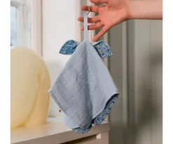 Bibs Liberty Doudou Kangaroo Chamomile Lawn Baby Blue^ Muselinas Bebé