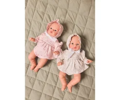 Monnëka Muñeco Helena con Vestido y Gorrito White Flowers^Niños Muñecos