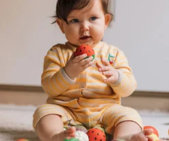 Niños Oli & Carol Set 3 Pelotas Sensoriales, Mordedor y Juguete de Baño Fruit Salad